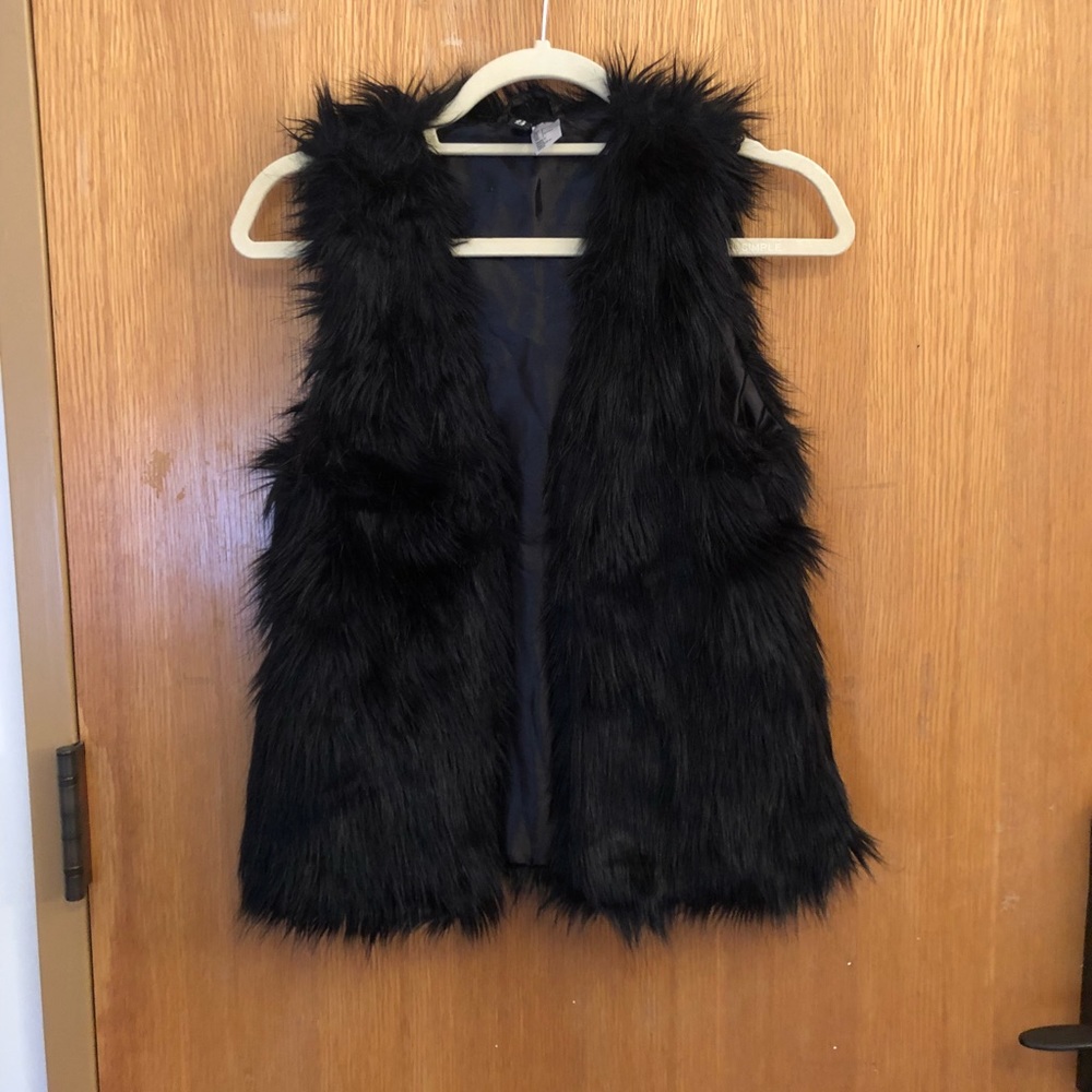 H&M black faux fur vest
